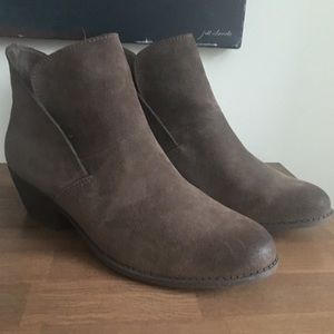 Me Too Suede Taupe Booties - NWT Size 10